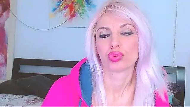 Snapshot of HoneyLara chatting on February 21, 2025, 5:46 am HoneyLara online show from February 21, 2025, 5:46 am