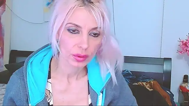 Snapshot of HoneyLara chatting on February 24, 2025, 5:33 am HoneyLara online show from February 24, 2025, 5:33 am