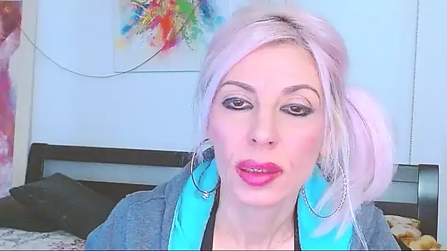 Snapshot of HoneyLara chatting on February 25, 2025, 11:22 pm HoneyLara online show from February 25, 2025, 11:22 pm