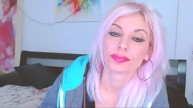 Snapshot of HoneyLara chatting on March 4, 2025, 5:53 am HoneyLara online show from March 4, 2025, 5:53 am