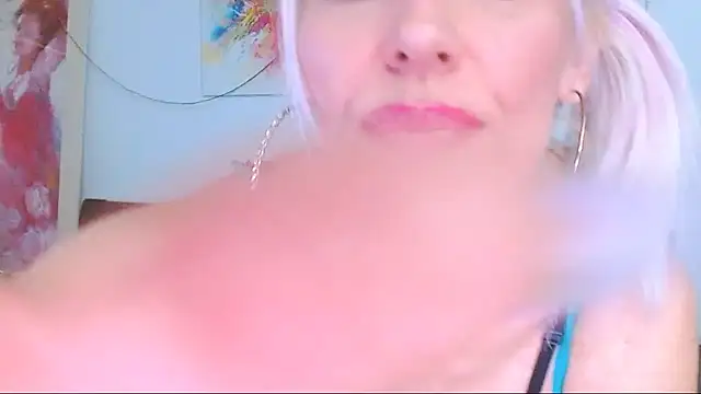 Snapshot of HoneyLara chatting on March 9, 2025, 8:18 am HoneyLara online show from March 9, 2025, 8:18 am