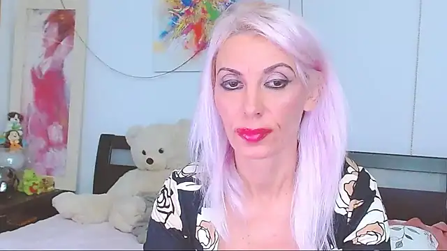 Snapshot of HoneyLara chatting on October 2, 2025, 8:27 pm HoneyLara online show from October 2, 2025, 8:27 pm