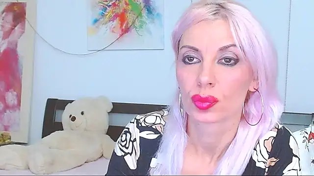 Snapshot of HoneyLara chatting on October 10, 2025, 8:52 pm HoneyLara online show from October 10, 2025, 8:52 pm