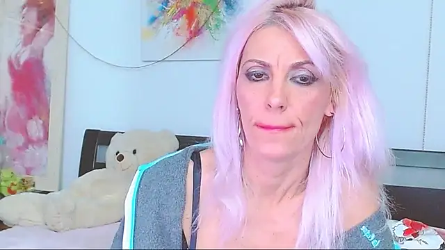 Snapshot of HoneyLara chatting on October 12, 2025, 7:13 pm HoneyLara online show from October 12, 2025, 7:13 pm