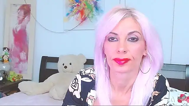 Snapshot of HoneyLara chatting on October 13, 2025, 4:18 pm HoneyLara online show from October 13, 2025, 4:18 pm