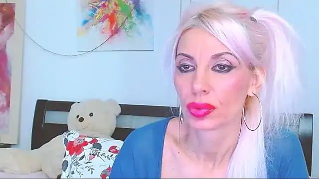 Snapshot of HoneyLara chatting on October 15, 2025, 7:14 pm HoneyLara online show from October 15, 2025, 7:14 pm