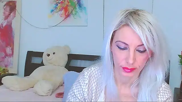 HoneyLara online show from January 9, 2026, 12:02 am