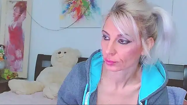 HoneyLara online show from January 15, 2026, 1:43 am