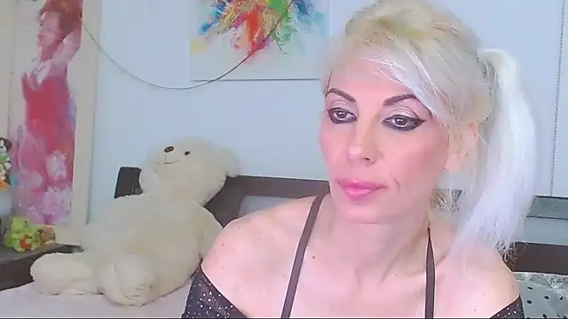 Snapshot of HoneyLara chatting on May 10, 2026, 7:52 pm HoneyLara online show from May 10, 2026, 7:52 pm