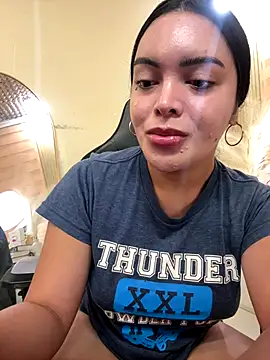 HotstuffCherrySummer online show from November 13, 2025, 9:08 am