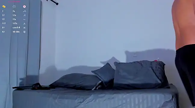 Snapshot of Cloudy_pigDude chatting on December 31, 2024, 5:44 am Cloudy pigDude online show from December 31, 2024, 5:44 am