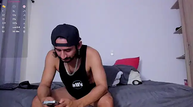 Snapshot of Cloudy_pigDude chatting on February 24, 2025, 1:21 pm Cloudy pigDude online show from February 24, 2025, 1:21 pm