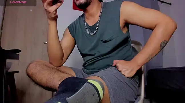 Snapshot of Cloudy_pigDude chatting on March 21, 2025, 9:23 am Cloudy pigDude online show from March 21, 2025, 9:23 am