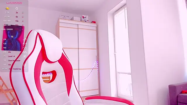 HotCarolineXO online show from March 10, 2025, 8:04 am