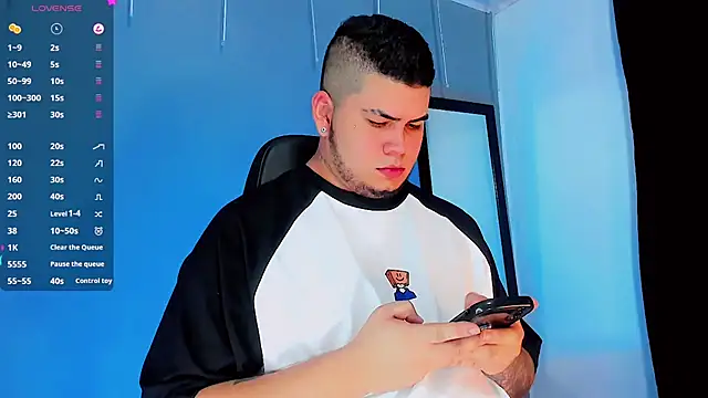 Snapshot of Thomas_chubbyxhot chatting on January 4, 2025, 10:05 am Thomas chubbyxhot online show from January 4, 2025, 10:05 am