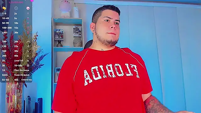 Snapshot of Thomas_chubbyxhot chatting on February 7, 2025, 5:20 am Thomas chubbyxhot online show from February 7, 2025, 5:20 am