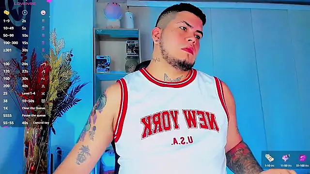 Snapshot of Thomas_chubbyxhot chatting on February 13, 2025, 5:48 am Thomas chubbyxhot online show from February 13, 2025, 5:48 am