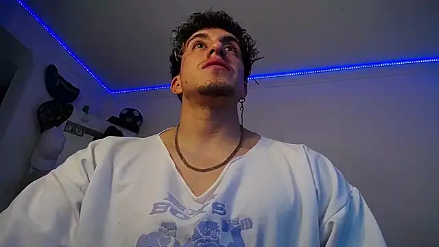 Snapshot of strongboy_ chatting on October 18, 2025, 8:09 pm strongboy online show from October 18, 2025, 8:09 pm