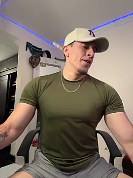 strongboy  online show from March 31, 2026, 7:25 pm