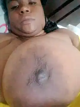 Snapshot of bigtitssxx chatting on December 15, 2024, 1:54 pm bigtitssxx online show from December 15, 2024, 1:54 pm