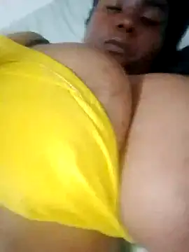 Snapshot of bigtitssxx chatting on December 15, 2024, 4:59 pm bigtitssxx online show from December 15, 2024, 4:59 pm