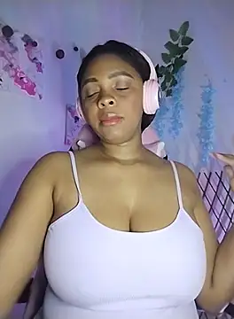 Snapshot of collegechica chatting on October 2, 2025, 7:15 am collegechica online show from October 2, 2025, 7:15 am