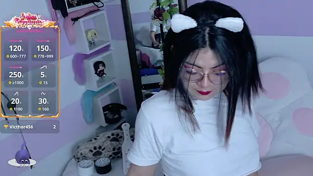 Catwhite  online show from February 3, 2026, 2:33 pm