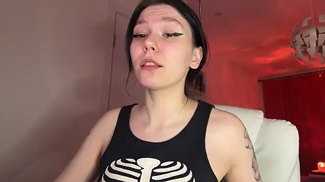 Snapshot of pinkdolly18 chatting on February 20, 2025, 9:53 pm pinkdolly18 online show from February 20, 2025, 9:53 pm