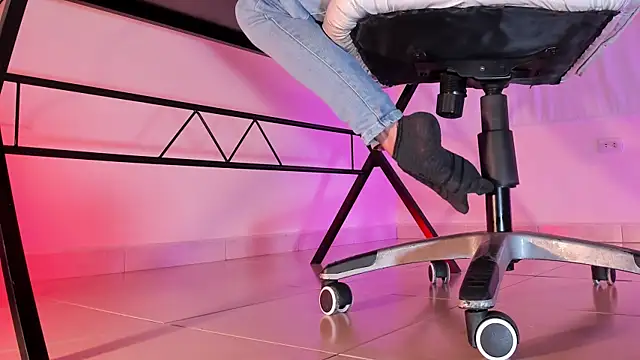 ArchieCollins online show from September 24, 2025, 4:16 am