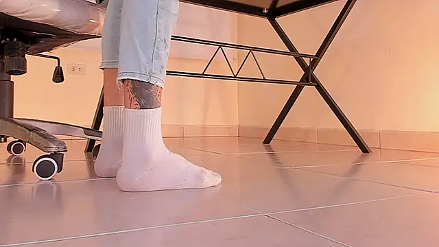 ArchieCollins online show from November 28, 2025, 9:39 pm