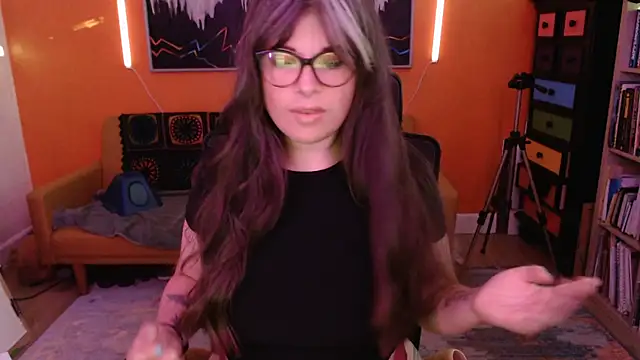 TheLenaAdams online show from November 4, 2025, 2:49 pm