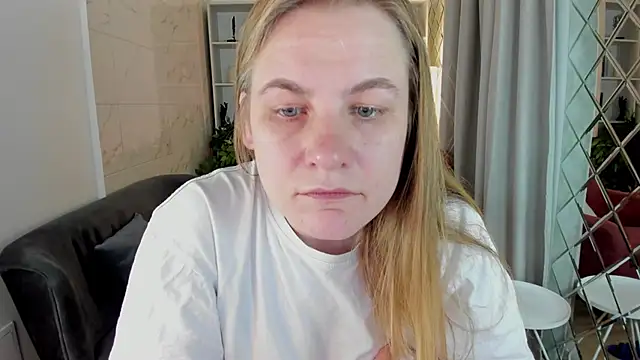 JadeSoft online show from October 18, 2025, 8:53 pm