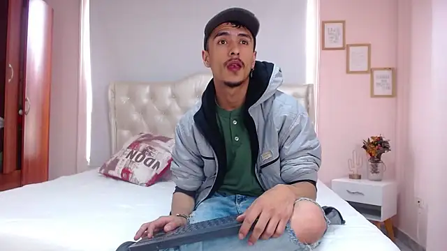 ryan maxy online show from February 4, 2025, 1:48 pm