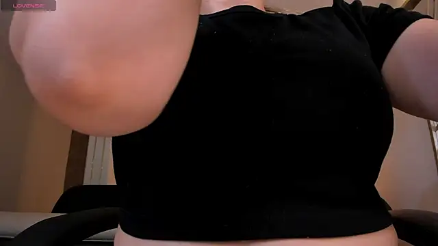 Snapshot of MartinnaBonnet chatting on February 13, 2025, 11:06 am MartinnaBonnet online show from February 13, 2025, 11:06 am