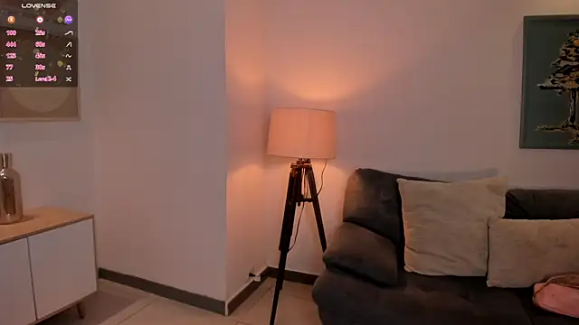 Snapshot of MartinnaBonnet chatting on February 19, 2025, 11:25 pm MartinnaBonnet online show from February 19, 2025, 11:25 pm