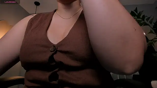 Snapshot of MartinnaBonnet chatting on March 11, 2025, 11:33 am MartinnaBonnet online show from March 11, 2025, 11:33 am