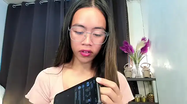 Snapshot of Emma_Jones88 chatting on February 15, 2025, 1:42 am Emma Jones88 online show from February 15, 2025, 1:42 am