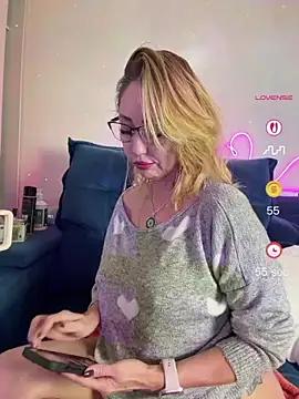 Snapshot of RAIRAsexy chatting on July 7, 2026, 11:42 pm RAIRAsexy online show from July 7, 2026, 11:42 pm