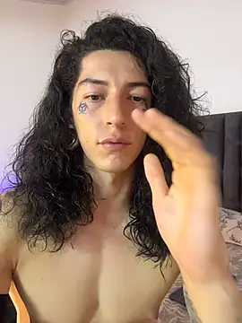 Snapshot of tommylongxx chatting on November 16, 2025, 9:53 pm tommylongxx online show from November 16, 2025, 9:53 pm