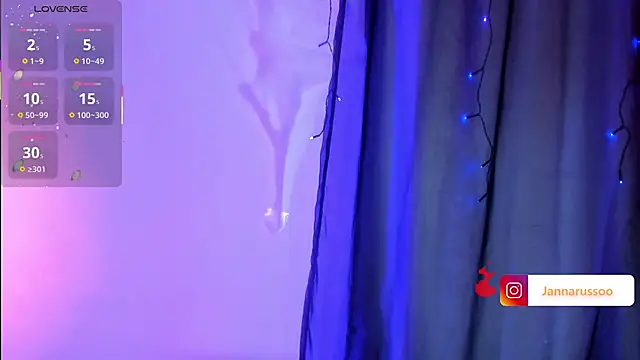 EmmaRusso online show from October 16, 2025, 9:05 pm