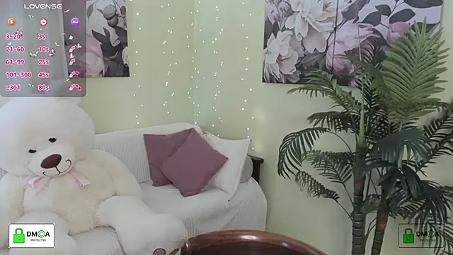 Queenymel online show from March 10, 2026, 8:52 am