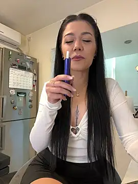 Snapshot of denise_k chatting on April 16, 2026, 11:33 am denise k online show from April 16, 2026, 11:33 am