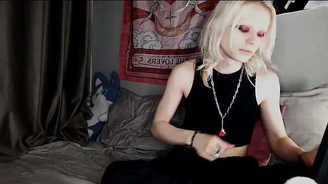 Snapshot of Alien_Bella chatting on May 13, 2026, 11:11 pm Alien Bella online show from May 13, 2026, 11:11 pm