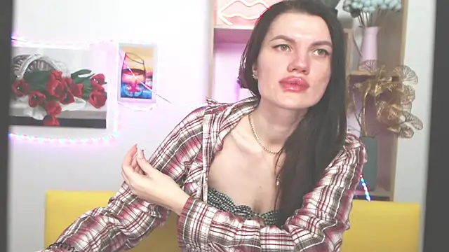 Snapshot of MilaLoona chatting on January 18, 2025, 10:39 am MilaLoona online show from January 18, 2025, 10:39 am