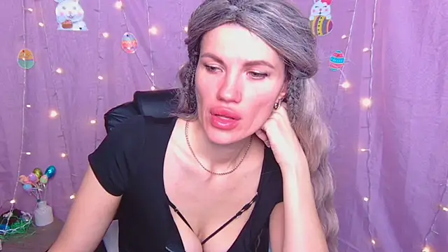 MilaLoona online show from April 9, 2026, 6:19 am