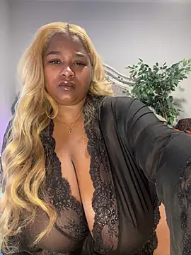 Snapshot of BigFineSelena chatting on January 6, 2025, 2:47 pm BigFineSelena online show from January 6, 2025, 2:47 pm