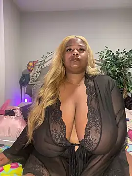 Snapshot of BigFineSelena chatting on January 7, 2025, 12:20 pm BigFineSelena online show from January 7, 2025, 12:20 pm