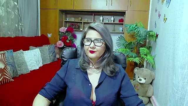 LucilleFenlys online show from December 5, 2024, 9:17 pm