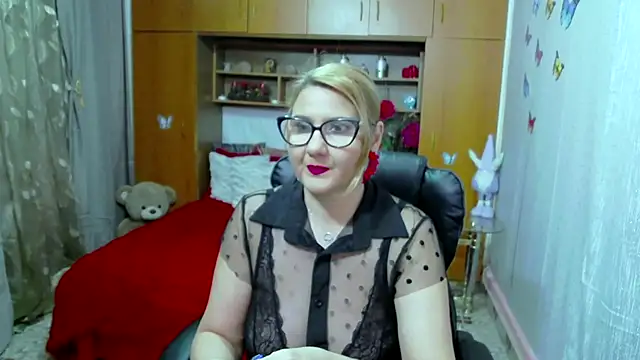 LucilleFenlys online show from January 17, 2025, 9:39 pm