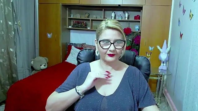 LucilleFenlys online show from February 15, 2025, 10:10 pm